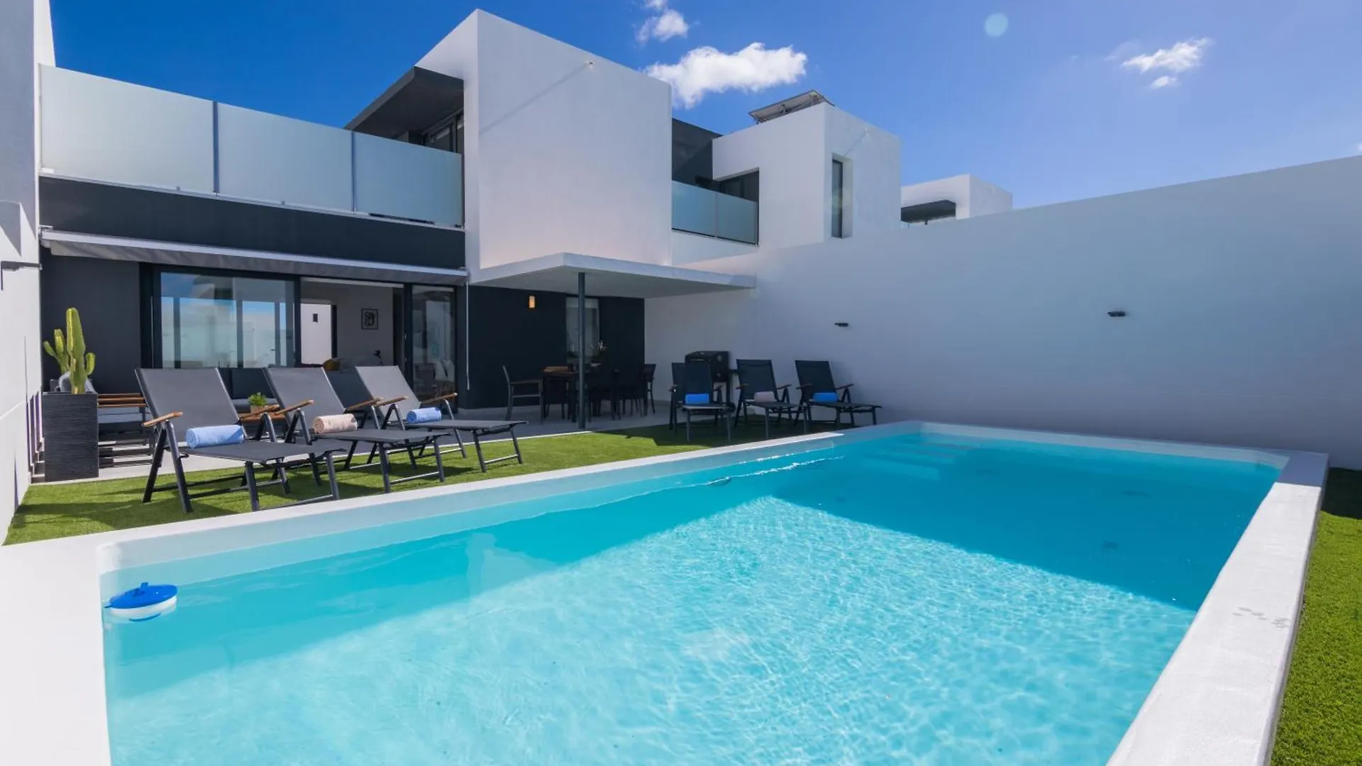 Villa La Costa Private Pool La Oliva By Holidays Home location